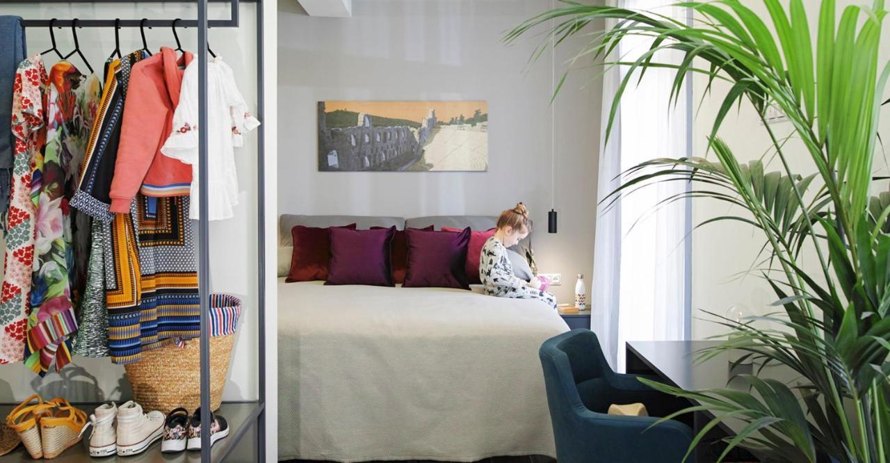 Deluxe Double Room with Balcony,1036335007:JPEG